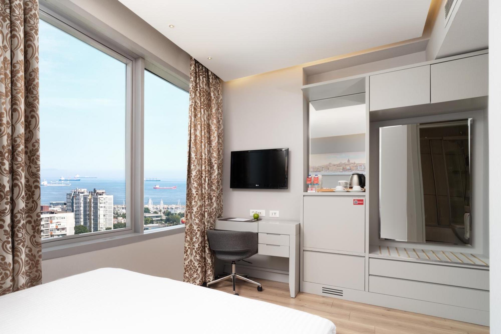 Ramada Plaza By Wyndham Istanbul Atakoy Hotel Exterior photo