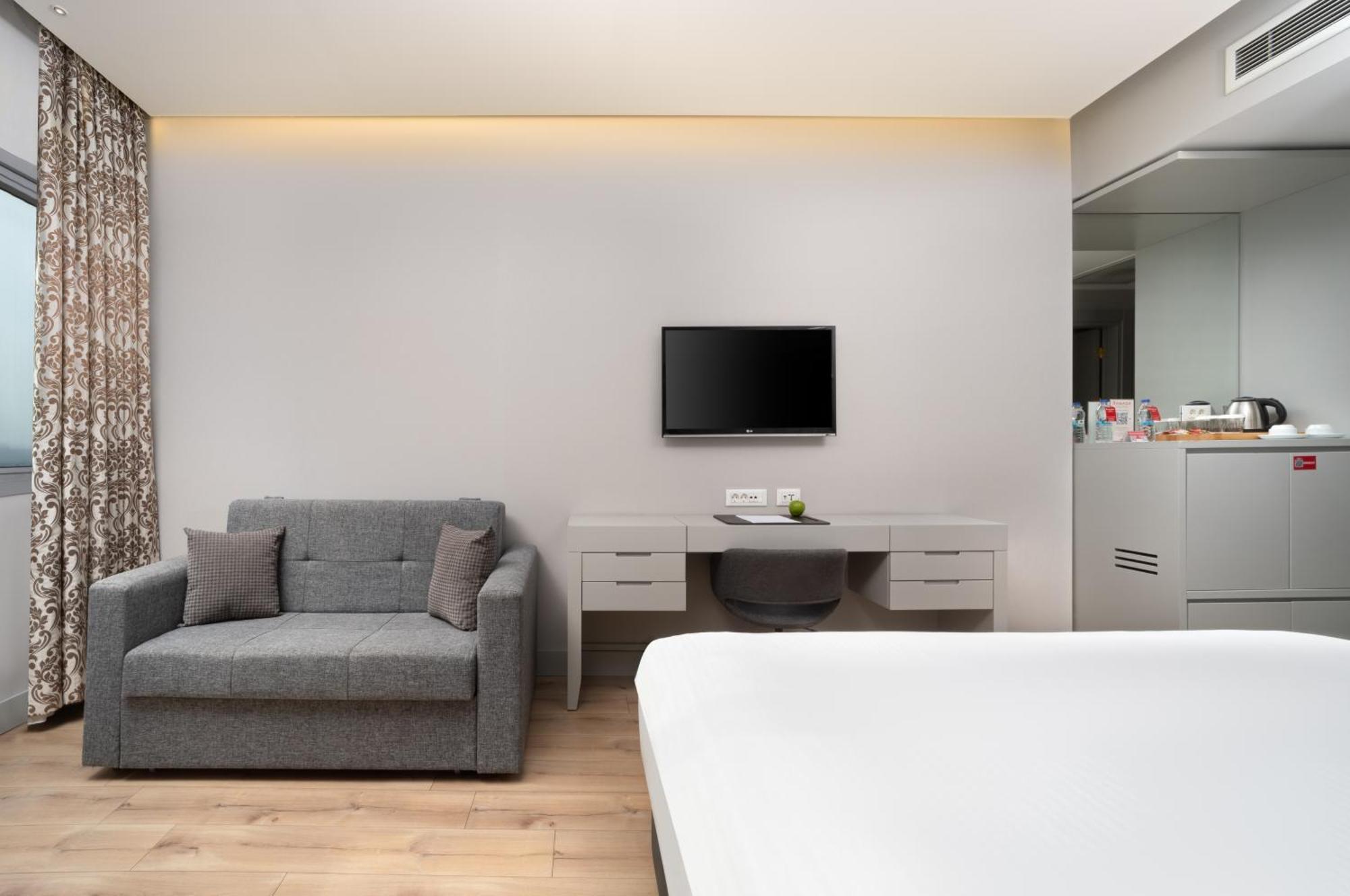 Ramada Plaza By Wyndham Istanbul Atakoy Hotel Exterior photo